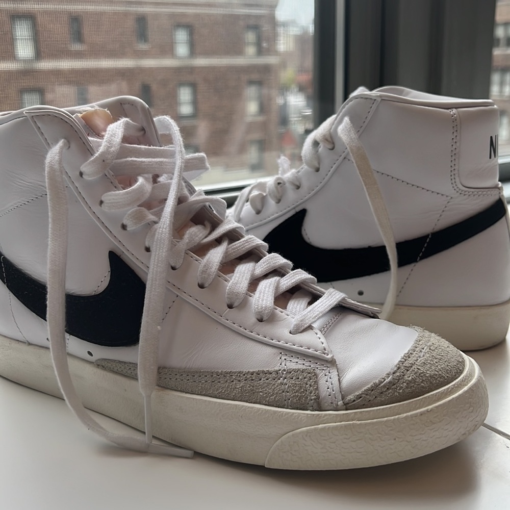 Nike Blazer Mid ‘77 High Tops, Size 9
